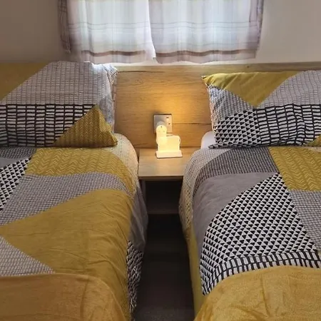 Vix Ventures, Autistim Friendly, Family & Dog Friendly Caravan Preston  Exterior photo