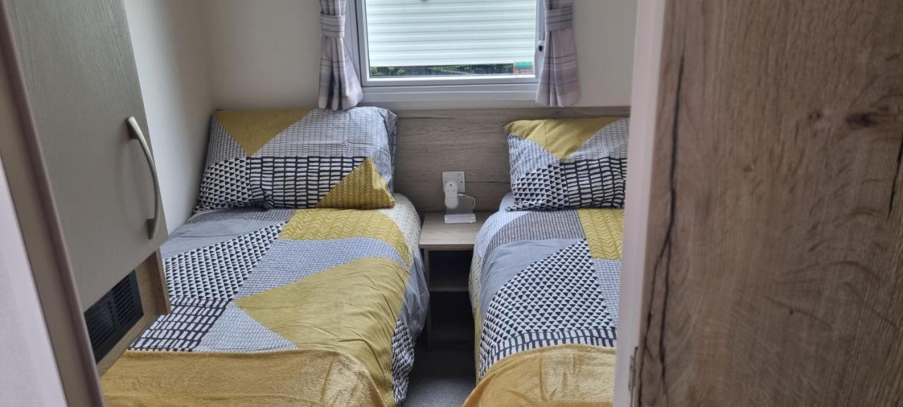 Vix Ventures, Autistim Friendly, Family & Dog Friendly Caravan Preston (Dorset)