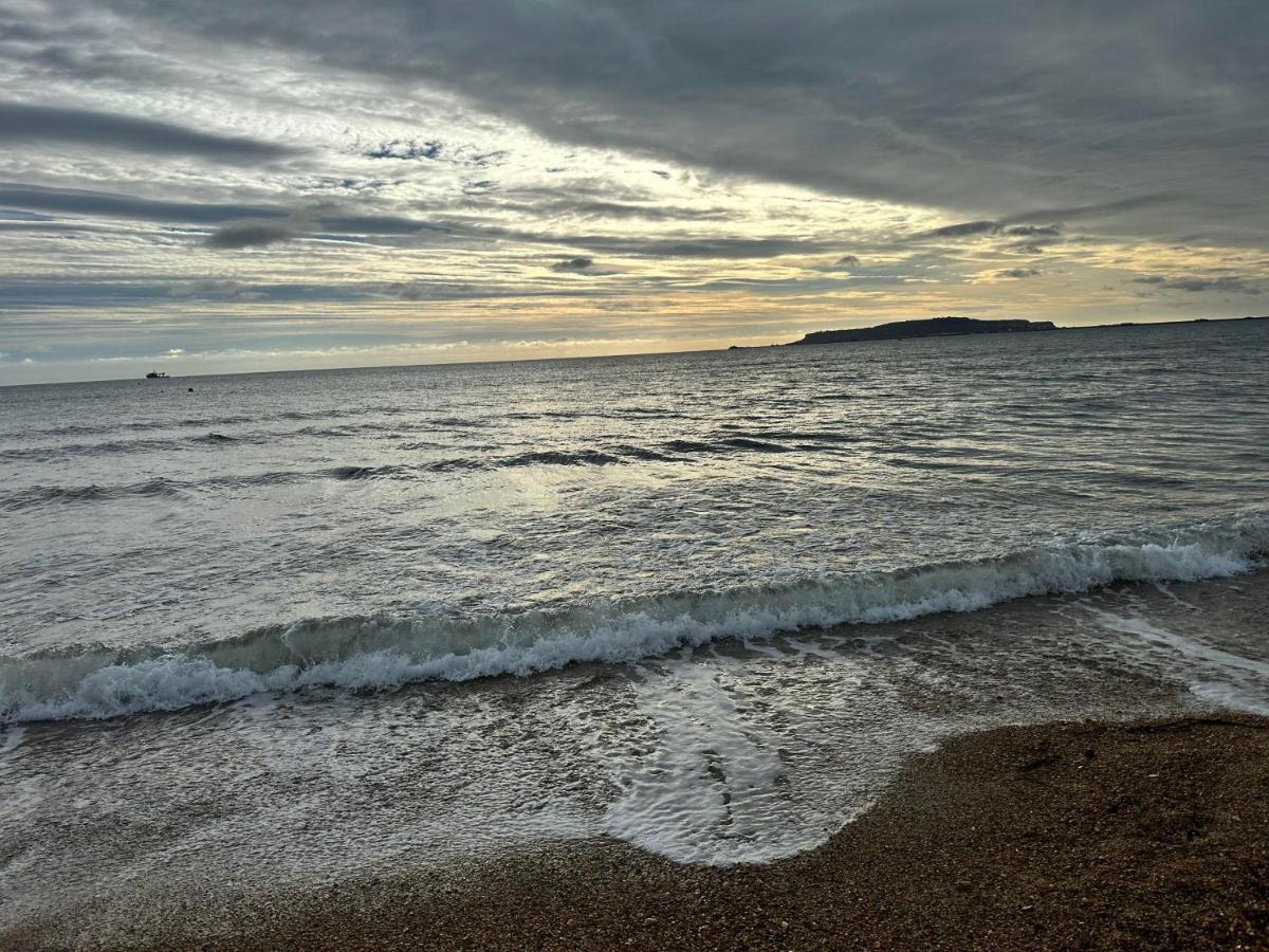 Vix Ventures, Autistim Friendly, Family & Dog Friendly Caravan Apartment *