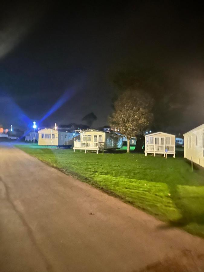 Vix Ventures, Autistim Friendly, Family & Dog Friendly Caravan Preston (Dorset)