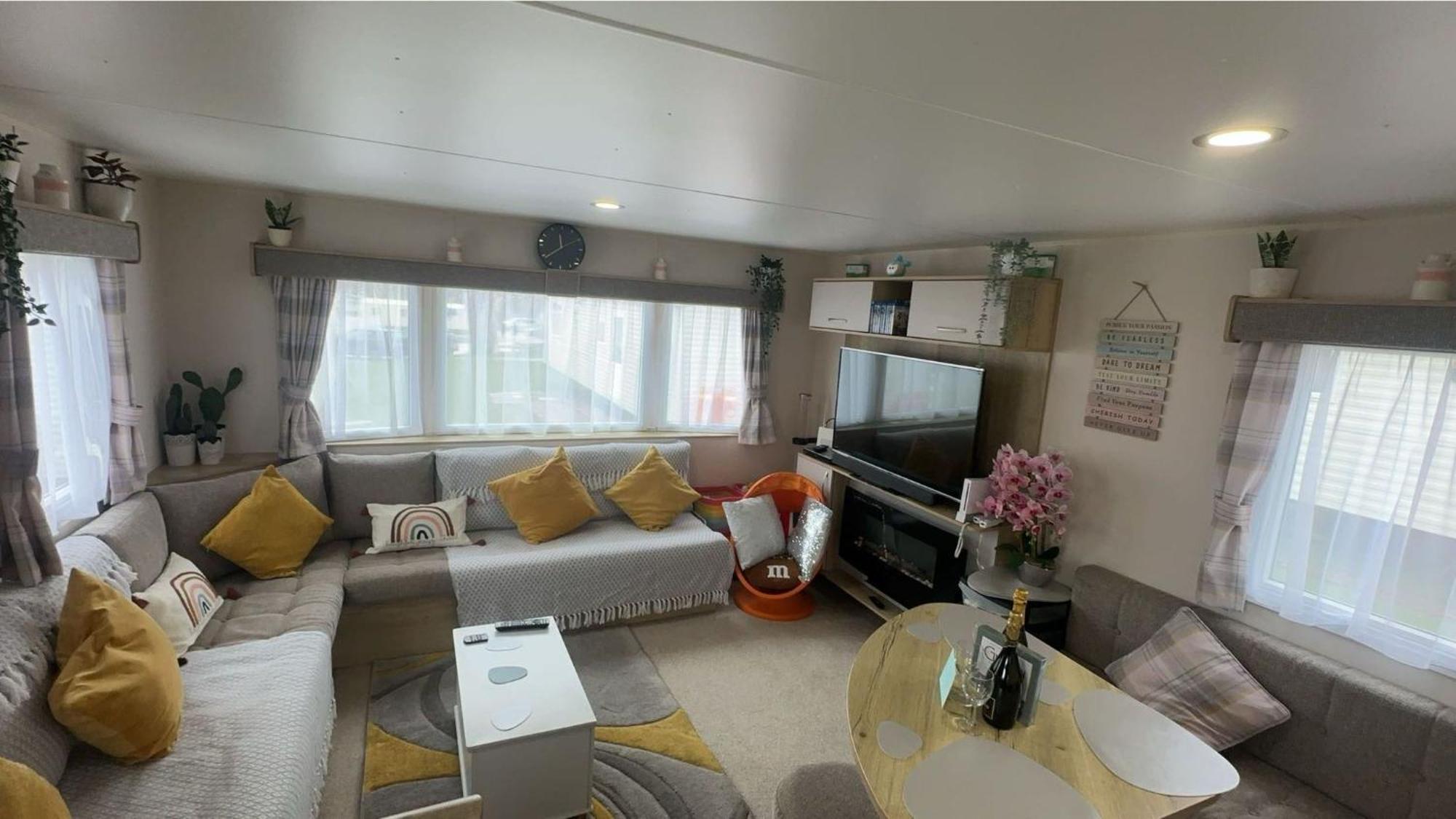 Vix Ventures, Autistim Friendly, Family & Dog Friendly Caravan Apartment Preston (Dorset)