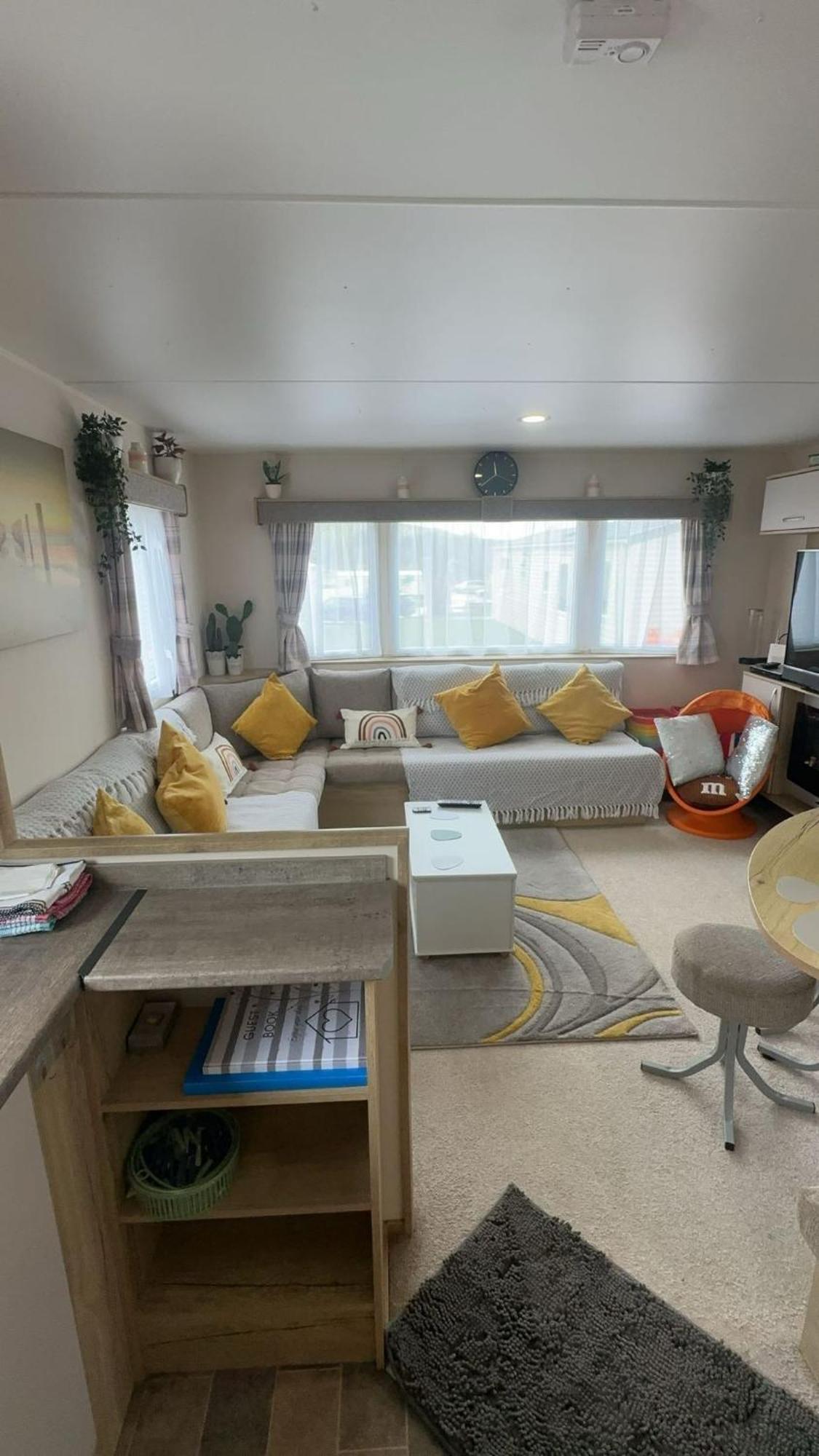 Vix Ventures, Autistim Friendly, Family & Dog Friendly Caravan Apartment Preston (Dorset)